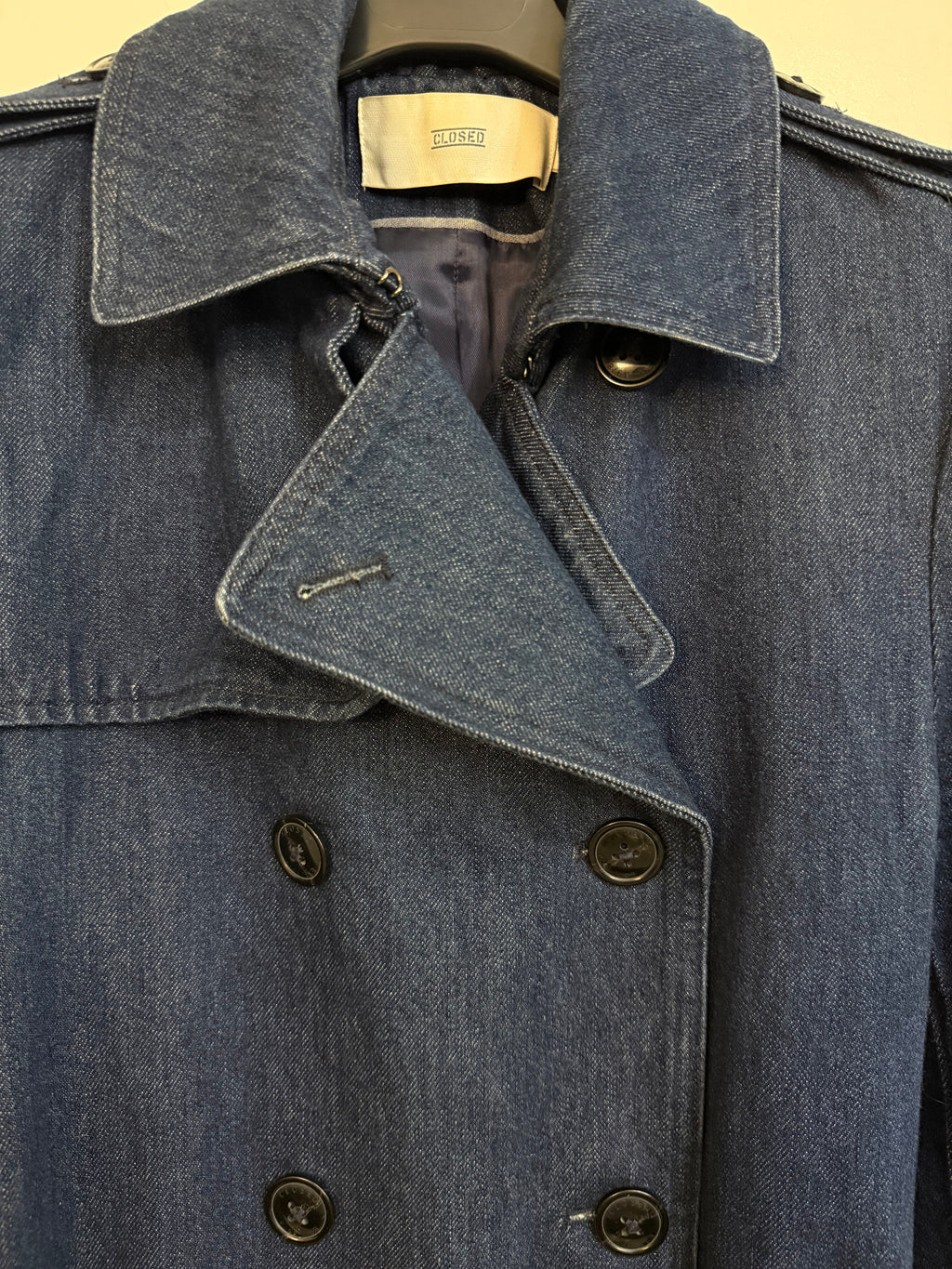 Closed Trenchcoat